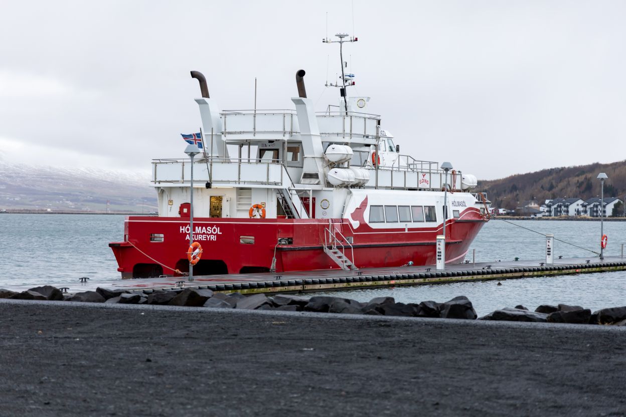 Akureyri ship
